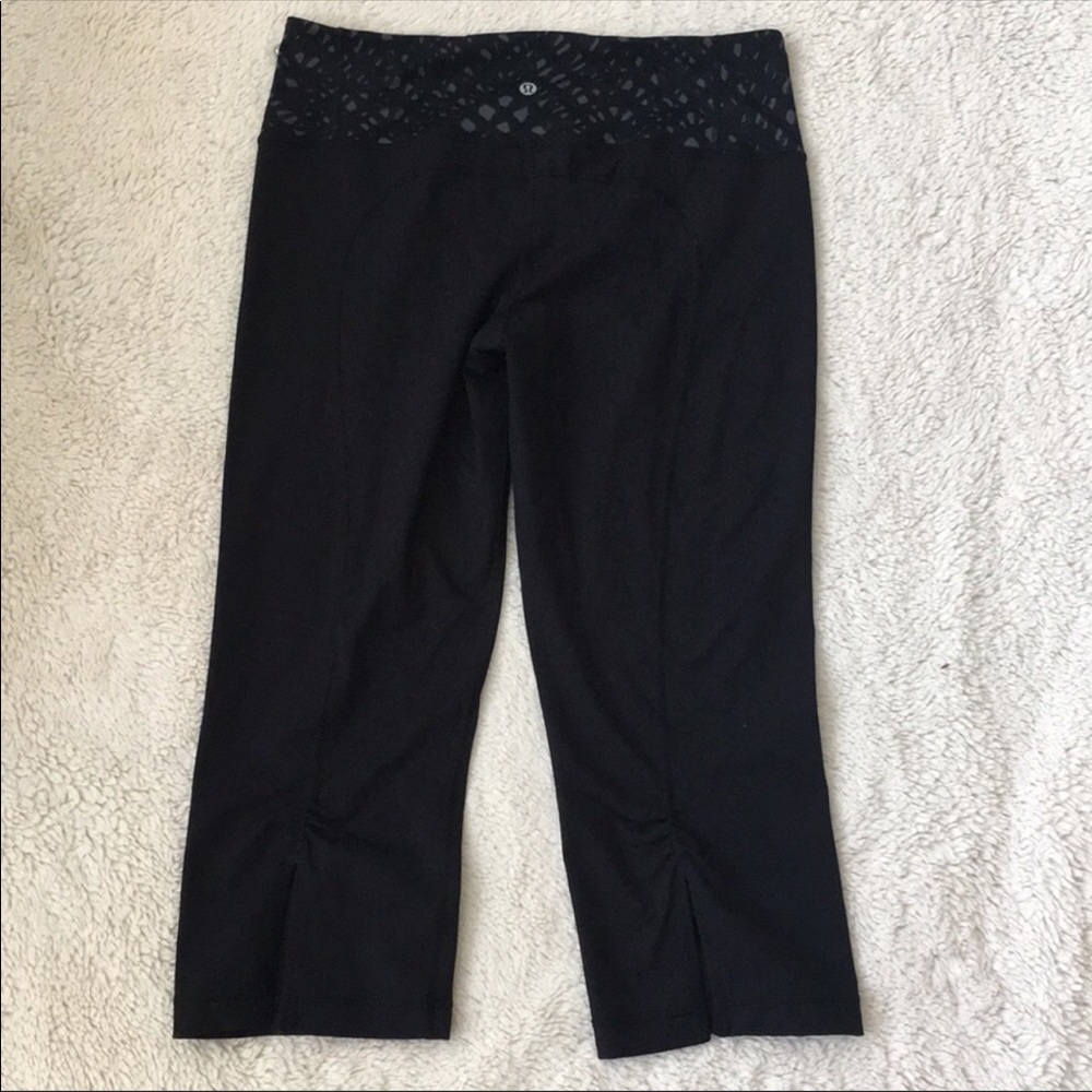 Size 10 LULULEMON Capri length leggings